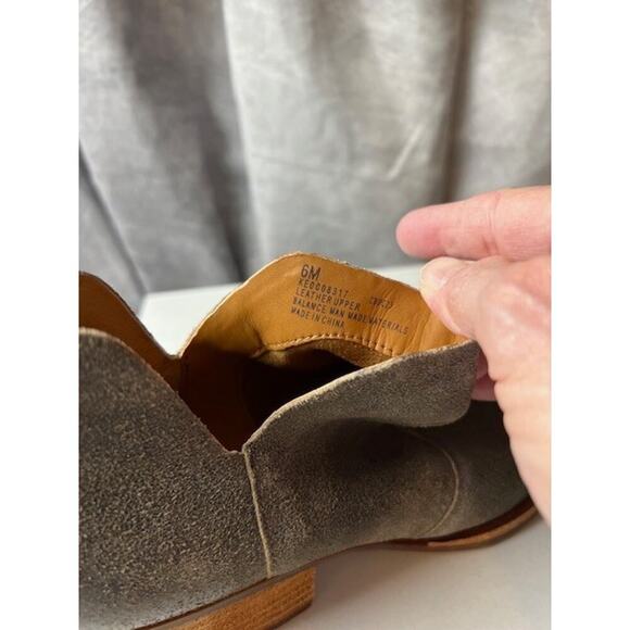 Kork-Ease Skye Distressed Leather Bootie (Women's) - Taupe (Grey) - Sz 6 M - Picture 6 of 9